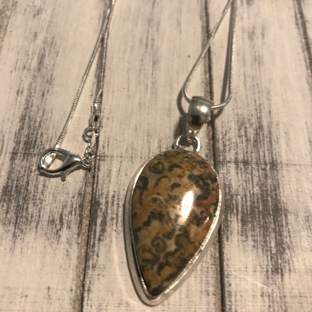 Beautiful pendent❤️ - Picture 3 of 4